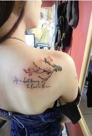 Lijepa lijepa žena rame lijepa prekrasna šljiva engleska slika tetovaža