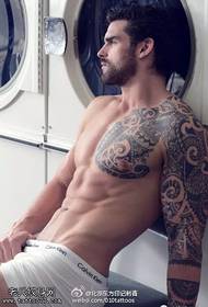 Tsarin tatalin Turai da Amurka macho tattoo