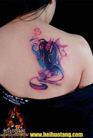Modello di tatuaggio viola elfo vivido bella spalla