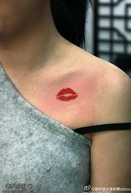 Tattoo patroon van skouers sexy lippe