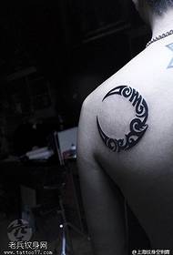 Modello classico di tatuaggio totem alla vaniglia