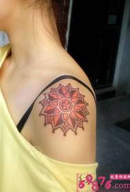 Immagini di tatuaggi totem moda spalla ragazze