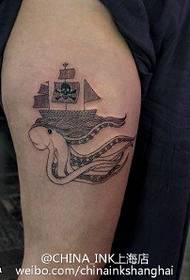 Motivo per tatuaggi a vela con polpo rinfrescante