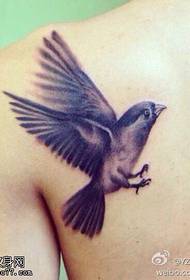 Ŝultra tatuo ilustras tatuon