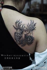Modèle de tatouage classique rose antilope