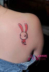Versiunea drăguță Q a imaginii de tatuaj pe umăr de iepure