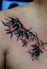 una serie di tatuaggi spalla personalizzati