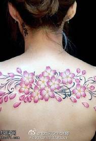 Modello di tatuaggio dipinto bellissimo fiore di ciliegio