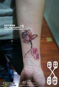 Sarkans meditācijas lotosa tetovējums