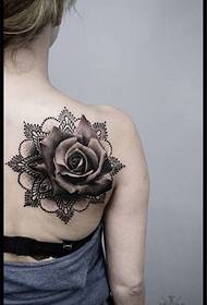 Ženské rameno čierne sivé ruže tetovanie vzor