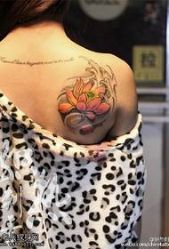 Kyakkyawan kafaɗar tayin katon tattoo
