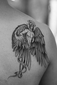 肩の天使のタトゥーパターンの推奨画像
