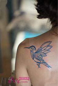 Pictiúr beag tattoo gualainn hummingbird beag