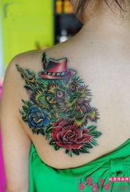 Immagine creativa del tatuaggio della rosa animale