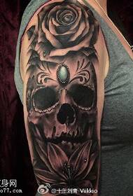 Classic sawv tattoo qauv