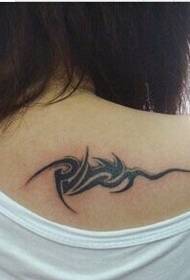 Női váll kreatív gyönyörű kis mintás tetoválás kép