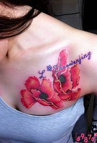 Ljepotica za tetovažu cvijeta maka na ramenu