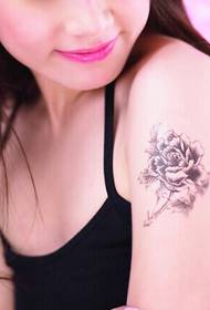 Buzëqeshje krahin e bukur të gruas fotografi e bukur e bukur e tatuazheve me lule peony HD 65668 @ Fotografitë e tatuazheve super të bukura të gjinive super të bukura kombëtar