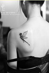Moteriškos pečių gražios elfų tatuiruotės modelio nuotraukos