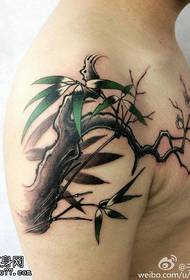 Patrón de tatuaje de vid de árbol de hombro