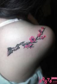 Slike kineske osjetljive tetovaže na ramenu od šljive