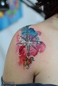 Imatge del tatuatge de la brúixola de la brúixola de tinta de color d'espatlla