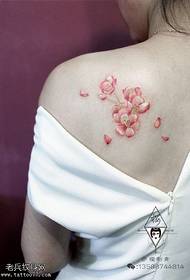Ŝultro roza persiko tatuaje ŝablono