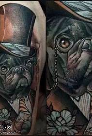 Patrón de tatuaje de perro sombrero de hombro