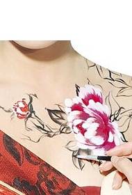 छाला सेतो सुन्दर महिला कंधे राम्रो फूल टैटू पैटर्न चित्र