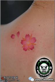 Modeli i tatuazhit me lule të freskëta të qershisë