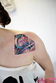 Kūrybingas žvaigždinis deimantų pečių tatuiruotės paveikslėlis