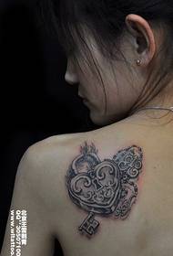 ຮູບແບບ tattoo ລັອກທີ່ສວຍງາມແລະສວຍງາມ