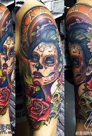 Modello di tatuaggio geisha classico