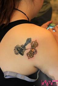 Slika na rami kapljica čarobna palica totem tattoo slike