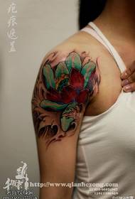 Цветной красивый узор татуировки лотоса