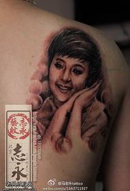 Model de tatuaj portret frumos în umăr