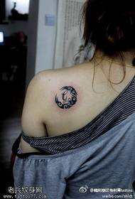 Shoulder thorns model vanita tatuazh