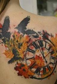 A female shoulder color tattoo pattern picture