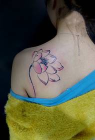 Skjønnhetsduftende skulder liten fersk lotus tatoveringsbilde