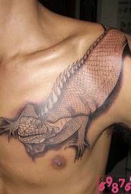 Čovjek šal pola slike iguana tetovaža