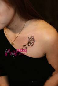 Lepota na rami Key Fashion Tattoo Slika