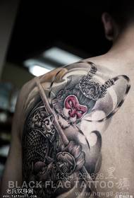 Realistisches und realistisches Qitian Dasheng Tattoo Muster