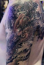 Kinų stiliaus klasikinis drakono totemo tatuiruotės modelis