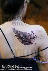 Bellezza indietro bellissime ali tatuaggio modello
