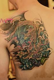Dominuojanti „Tang Lion“ peties tatuiruotės nuotrauka