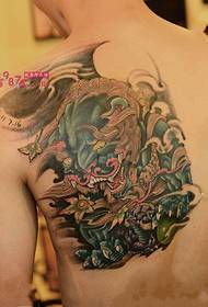 Immagine del tatuaggio spalla prepotente Tang Lion