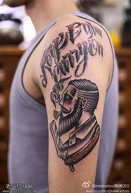 Patrón de tatuaje de hombre viejo de escorpión de estilo barroco