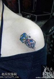 דפוס קעקוע קלוע צבעוני