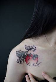 Gražios pečių gražios mielos raudonos ridikėlių tatuiruotės modelio nuotraukos
