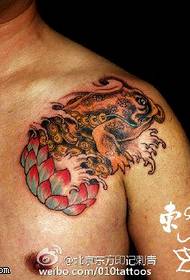 Modello tatuaggio tatuaggio oro ricco e fortunato